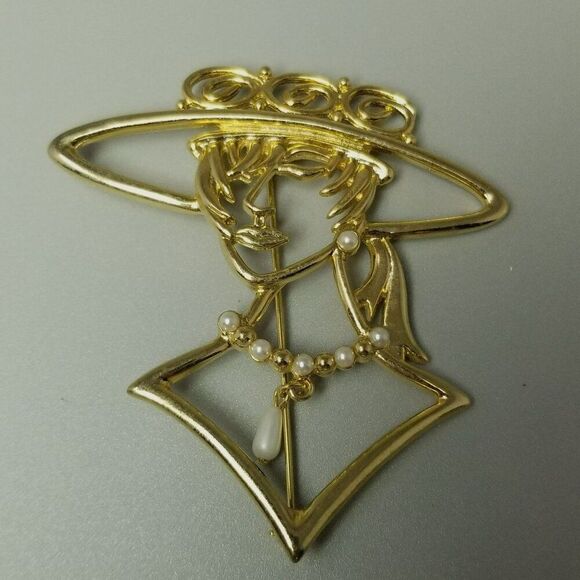 Vintage Retro Fashionable Woman in Hat Faux Pearl Brooch, Gold Tone Outline - Picture 2 of 6